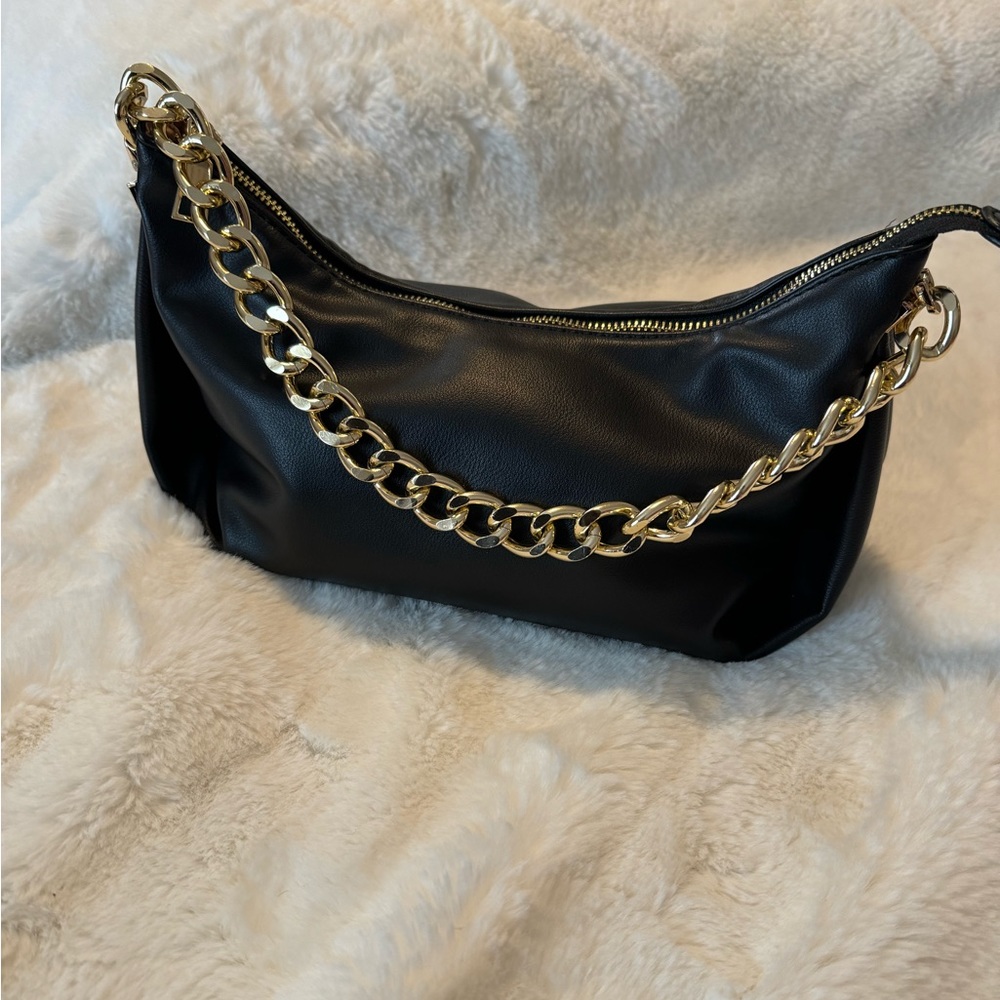 Beautiful black purse. Excellent condition 😍